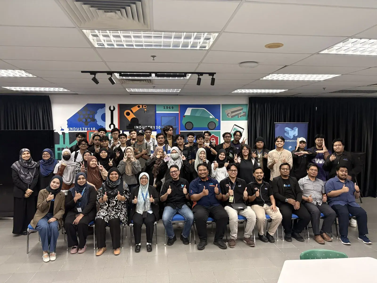 Group photo at G8Deck Uni Discovery, GMI Bangi